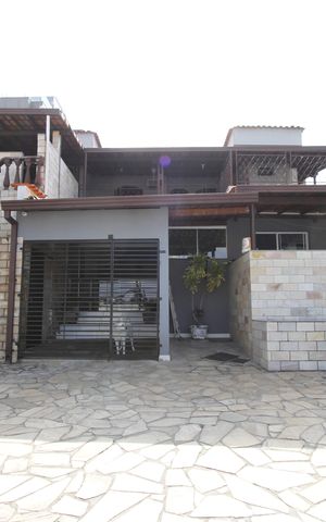 Casa à venda com 360m², 5 quartos e 3 vagasEntrada