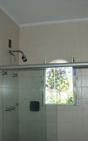 Casa de condomínio para alugar com 591m², 7 quartos e 4 vagasBanheiro da Suíte 3