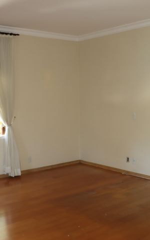 Casa de condomínio para alugar com 591m², 7 quartos e 4 vagasSuíte