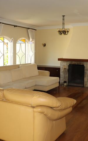 Casa de condomínio para alugar com 591m², 7 quartos e 4 vagasSala 2