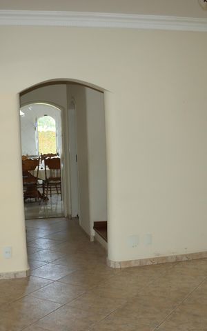 Casa de condomínio para alugar com 591m², 7 quartos e 4 vagasSala