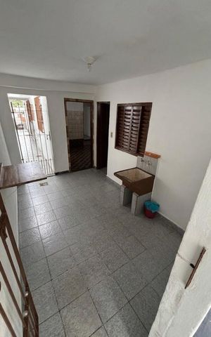 Casa à venda com 80m², 2 quartos e 1 vaga Casa à venda com 80m², 2 quartos e 1 vagaÁrea de serviço