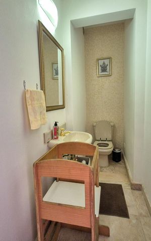 Casa à venda com 420m², 4 quartos e 4 vagas Casa à venda com 420m², 4 quartos e 4 vagasLavabo
