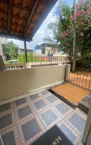 Casa à venda com 167m², 4 quartos e 1 vaga Casa à venda com 167m², 4 quartos e 1 vagaÁrea externa