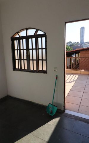 Casa à venda com 311m², 5 quartos e 2 vagasQuarto de Serviço