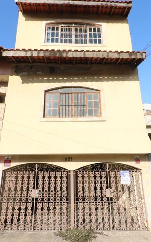 Casa à venda com 311m², 5 quartos e 2 vagasFachada