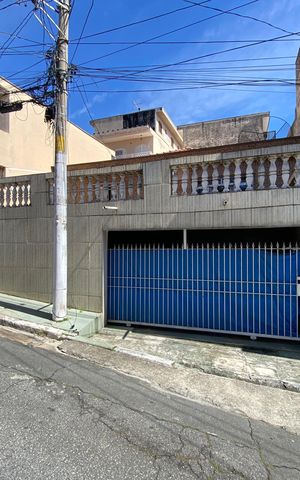 Casa à venda com 300m², 2 quartos e 2 vagasFachada