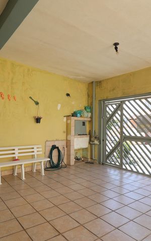 Casa à venda com 116m², 3 quartos e 2 vagasGaragem