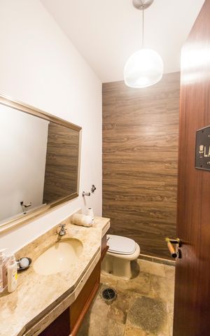 Casa de condomínio para alugar com 490m², 4 quartos e 4 vagas Casa de condomínio para alugar com 490m², 4 quartos e 4 vagasLavabo