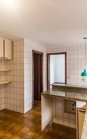 Casa de condomínio para alugar com 490m², 4 quartos e 4 vagas Casa de condomínio para alugar com 490m², 4 quartos e 4 vagasCozinha