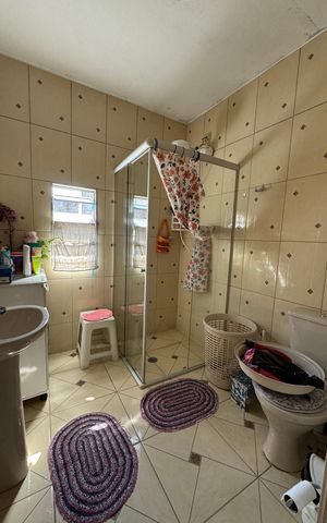 Casa à venda com 150m², 3 quartos e 1 vaga Casa à venda com 150m², 3 quartos e 1 vagaBanheiro