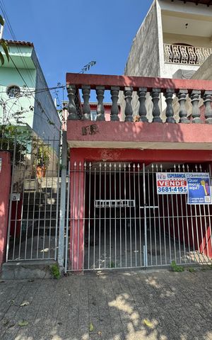 Casa à venda com 150m², 3 quartos e 1 vaga Casa à venda com 150m², 3 quartos e 1 vagaFachada com placa