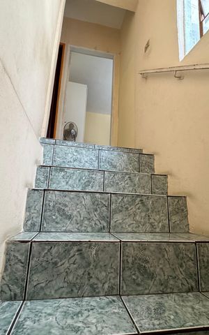 Casa à venda com 150m², 3 quartos e 1 vaga Casa à venda com 150m², 3 quartos e 1 vagaEscada