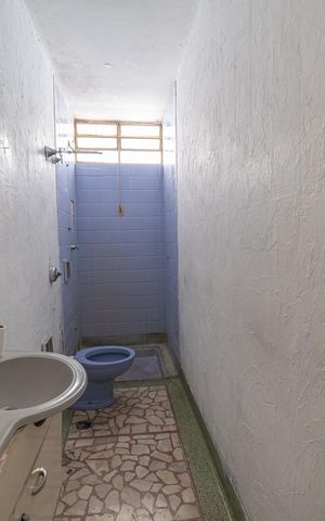 Casa à venda com 250m², 2 quartos e 1 vaga Casa à venda com 250m², 2 quartos e 1 vagaBanheiro