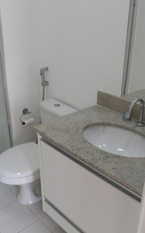 Apartamento para alugar com 90m², 2 quartos e 2 vagas Apartamento para alugar com 90m², 2 quartos e 2 vagasBanheiro