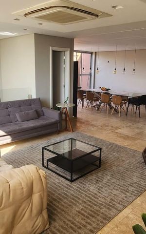 Apartamento à venda com 320m², 4 quartos e 4 vagas Apartamento à venda com 320m², 4 quartos e 4 vagasÁrea externa