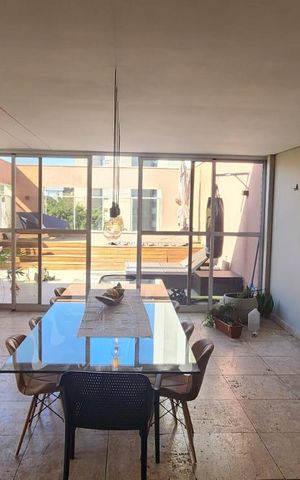 Apartamento à venda com 320m², 4 quartos e 4 vagas Apartamento à venda com 320m², 4 quartos e 4 vagasÁrea externa