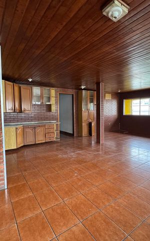 Casa à venda com 80m², 4 quartos e 2 vagas Casa à venda com 80m², 4 quartos e 2 vagasSala/Cozinha