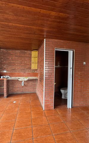 Casa à venda com 80m², 4 quartos e 2 vagas Casa à venda com 80m², 4 quartos e 2 vagasSala/Cozinha