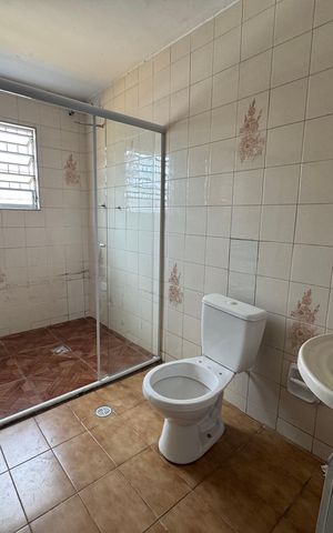 Casa à venda com 80m², 4 quartos e 2 vagas Casa à venda com 80m², 4 quartos e 2 vagasBanheiro 2