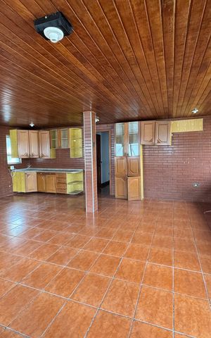 Casa à venda com 80m², 4 quartos e 2 vagas Casa à venda com 80m², 4 quartos e 2 vagasSala/Cozinha