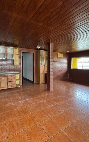 Casa à venda com 80m², 4 quartos e 2 vagas Casa à venda com 80m², 4 quartos e 2 vagasSala/Cozinha