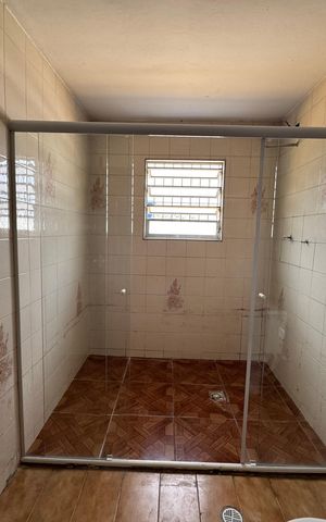Casa à venda com 80m², 4 quartos e 2 vagas Casa à venda com 80m², 4 quartos e 2 vagasBanheiro 2