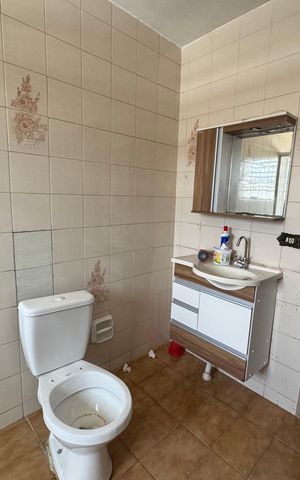 Casa à venda com 80m², 4 quartos e 2 vagas Casa à venda com 80m², 4 quartos e 2 vagasBanheiro 2