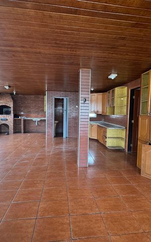 Casa à venda com 80m², 4 quartos e 2 vagas Casa à venda com 80m², 4 quartos e 2 vagasSala/Cozinha