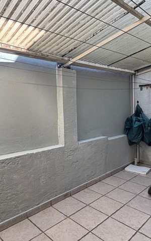 Casa à venda com 220m², 3 quartos e 2 vagas Casa à venda com 220m², 3 quartos e 2 vagasÁrea de Serviço