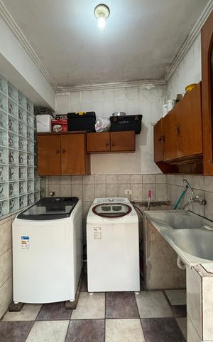 Casa à venda com 220m², 3 quartos e 2 vagas Casa à venda com 220m², 3 quartos e 2 vagasÁrea de Serviço