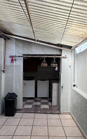 Casa à venda com 220m², 3 quartos e 2 vagas Casa à venda com 220m², 3 quartos e 2 vagasÁrea de Serviço