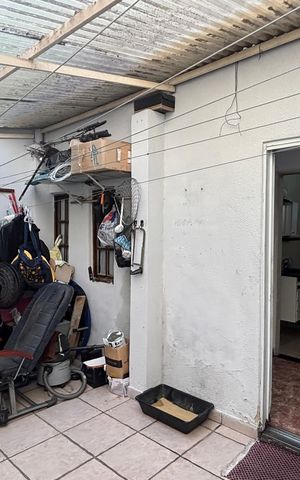 Casa à venda com 220m², 3 quartos e 2 vagas Casa à venda com 220m², 3 quartos e 2 vagasÁrea de Serviço