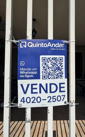 Casa à venda com 220m², 3 quartos e 2 vagas Casa à venda com 220m², 3 quartos e 2 vagasFachada