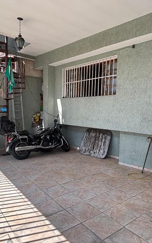 Casa à venda com 220m², 3 quartos e 2 vagas Casa à venda com 220m², 3 quartos e 2 vagasGaragem
