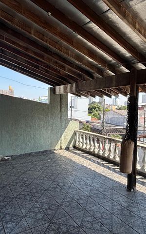 Casa à venda com 220m², 3 quartos e 2 vagas Casa à venda com 220m², 3 quartos e 2 vagasSuite Varanda