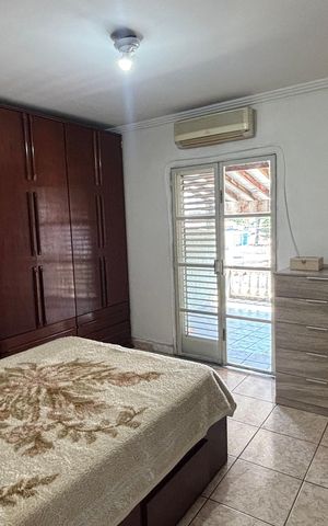 Casa à venda com 220m², 3 quartos e 2 vagas Casa à venda com 220m², 3 quartos e 2 vagasSuite