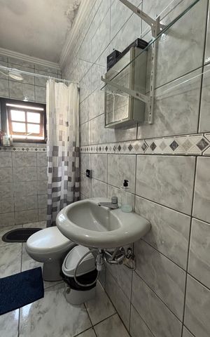 Casa à venda com 220m², 3 quartos e 2 vagas Casa à venda com 220m², 3 quartos e 2 vagasBanheiro