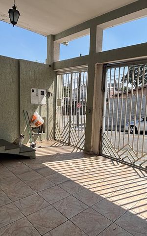 Casa à venda com 220m², 3 quartos e 2 vagas Casa à venda com 220m², 3 quartos e 2 vagasGaragem