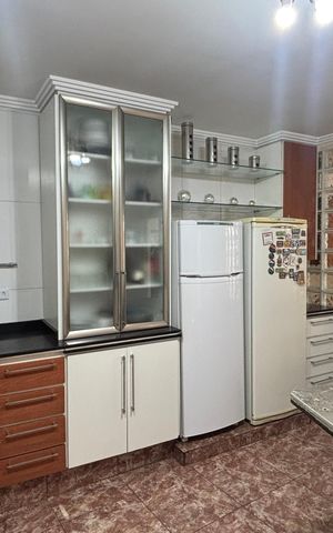 Casa à venda com 220m², 3 quartos e 2 vagas Casa à venda com 220m², 3 quartos e 2 vagasCozinha