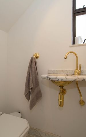 Apartamento à venda com 150m², 3 quartos e 2 vagas Apartamento à venda com 150m², 3 quartos e 2 vagasBANHEIRO1