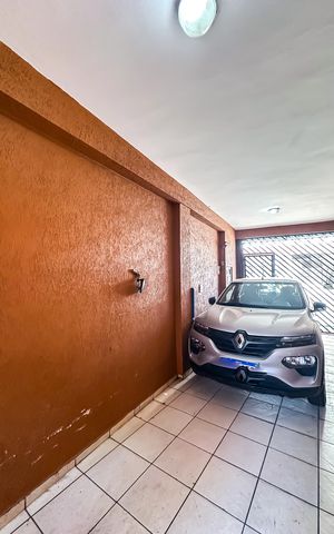 Casa à venda com 150m², 4 quartos e 2 vagas Casa à venda com 150m², 4 quartos e 2 vagasGaragem
