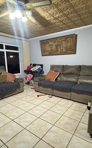 Casa à venda com 178m², 3 quartos e 2 vagasSala