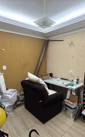 Casa à venda com 178m², 3 quartos e 2 vagasSuíte