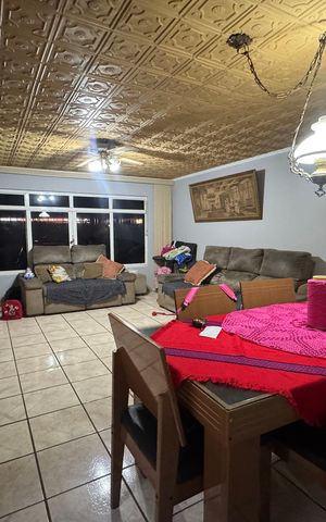 Casa à venda com 178m², 3 quartos e 2 vagasSala