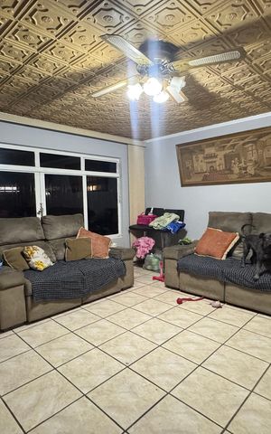 Casa à venda com 178m², 3 quartos e 2 vagasSala