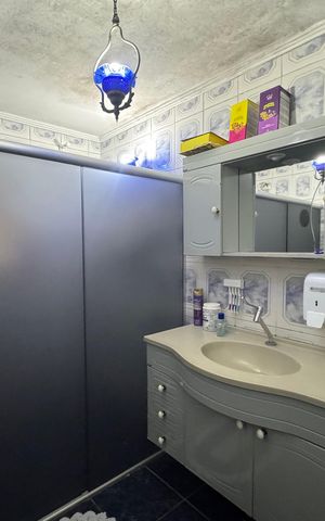 Casa à venda com 178m², 3 quartos e 2 vagasBanheiro