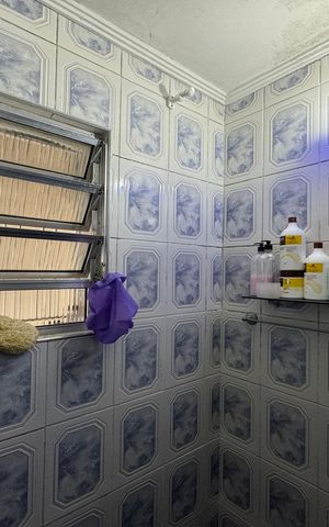 Casa à venda com 178m², 3 quartos e 2 vagasBanheiro