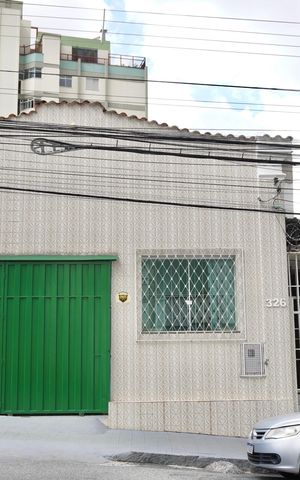 Casa à venda com 132m², 3 quartos e 2 vagas Casa à venda com 132m², 3 quartos e 2 vagasFachada