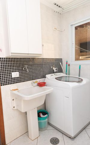 Casa à venda com 131m², 3 quartos e 4 vagas Casa à venda com 131m², 3 quartos e 4 vagasLavanderia